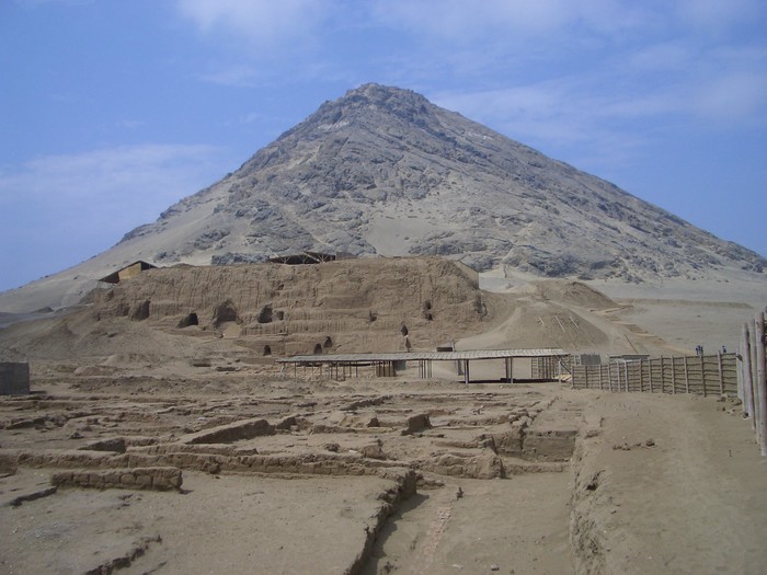 Cerro Blanco and Huaca de la Luna